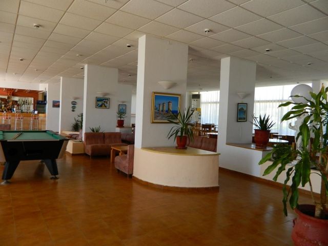 Telhinis & Hotell 2*